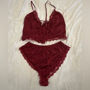Lacy lingerie set in cranberry, size large